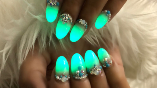 glow-in-the-dark-nails